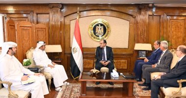 وزير الصناعة يبحث مع رئيس غرفة تجارة وصناعة قطر سبل تنمية علاقات التعاون