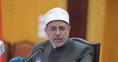 رئيس جامعة الأزهر يوجه بتطوير الملاعب والتوسع فى منافذ توزيع وجبات الطعام