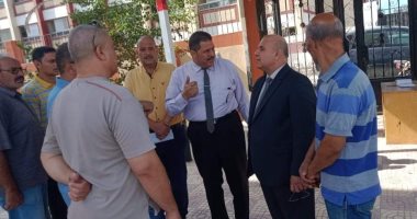وكيل "تعليم دمياط" يتفقد استعدادات مدارس كفر البطيخ لبدء العام الدراسى الجديد