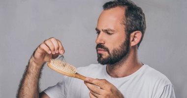 للرجال والنساء.. نصائح للعناية بالشعر لتجنب تساقطه