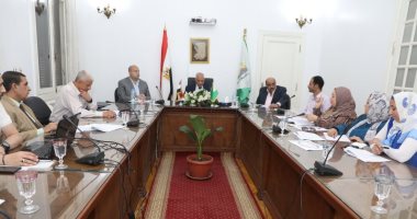 محافظ الجيزة يوجه بفتح شارع لتسهيل تنقل المزارعين إلى أراضيهم بالواحات 