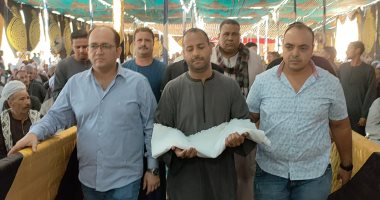 الكفن ينهى خصومة بين آل قناوى وآل عرفات فى سوهاج بحضور المحافظ ومدير الأمن