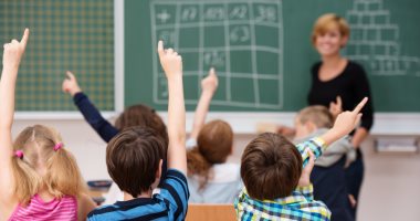 تجنب العقاب البدنى أبرزها.. إتيكيت التعامل داخل المدرسة بين الطلاب والمعلمين