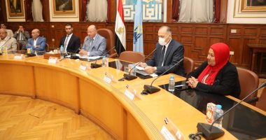 محافظ القاهرة: لن نسمح بحرمان طالب من الدراسة لتأخره فى دفع المصروفات