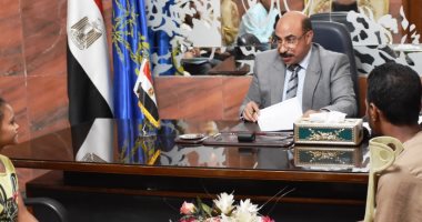 محافظ أسوان يستمع لمطالب 25 مواطنا خلال اللقاء الأسبوعى