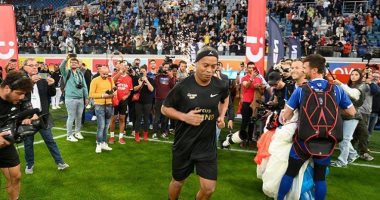 رونالدينيو: من الصعب اختيار ميسي الأفضل فى التاريخ فى وجود بيليه ومارادونا