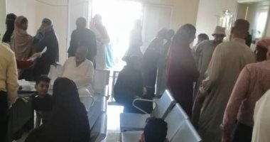 قافلة طبية والعلاج مجانا لأهالى "عزبة نيل" فى كفر الشيخ.. صور