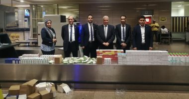 ضبط راكبين بمطار القاهرة حاولا تهريب أدوية وسجائر وتليفونات ومخدرات.. صور