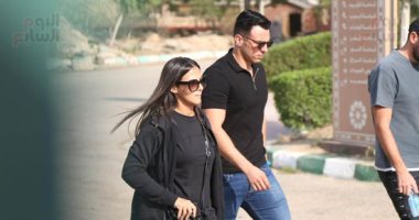 كريم عبد العزيز ودنيا سمير غانم ومحمود حميدة فى جنازة هشام سليم