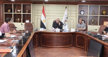 محافظ بنى سويف يبحث موقف الطلبات الخاصة باستئناف أعمال البناء