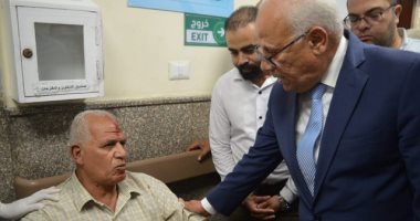 محافظ بورسعيد يزور المصابين فى حادث تصادم 3 سيارات جنوب المحافظة