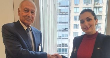 أبو الغيط يلتقى رئيسة كوسوفو ويدعوها لإعادة النظر فى وضع سفارة بلدها بالقدس
