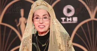 فنانات تألقن بالعباءة على السجادة الحمراء لمهرجان القاهرة الأول للدراما 