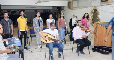رئيس جامعة أسيوط يعلن استعدادات الجامعة للمشاركة بالمهرجان الغنائى 
