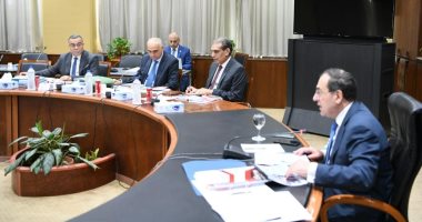 طارق الملا يوجه بزيادة محطات الوقود على المحاور الرئيسية المؤدية للعاصمة الإدارية