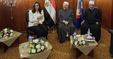 مفتى الجمهورية يؤدى صلاة الجمعة بدمنهور ويهنئ أهالى البحيرة بالعيد القومى
