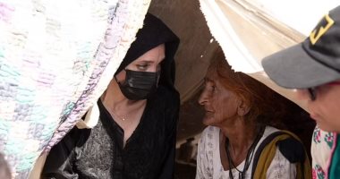 أنجلينا جولى تزور باكستان للقاء ضحايا الفيضانات: كارثة بمثابة صرخة إيقاظ للعالم