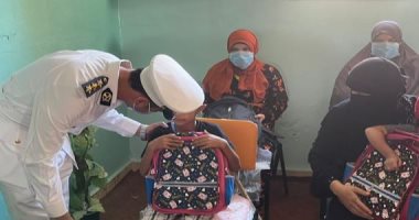 الداخلية تمد مبادرة كلنا واحد حتى نهاية أكتوبر.. توفير مستلزمات المدارس للطلاب.. خفض الأسعار بنسبة 30%.. المنتجات تتميز بالجودة.. والشرطة توزع حقائب مدرسية بالمجان في المناطق الأولى بالرعاية.. صور