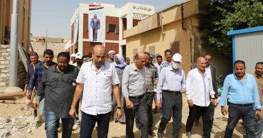 محافظ المنيا يتفقد مشروعات المبادرة الرئاسية "حياة كريمة" بمركز العدوة