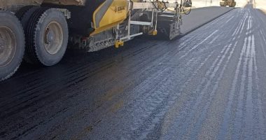 بدء رصف طريق الفرافرة عثمان بن عفان بطول 45 كيلو مترا ضمن حياة كريمة