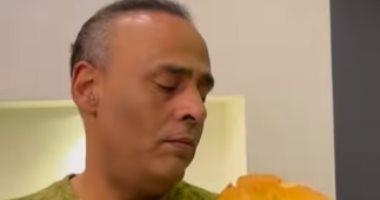 نداء لأصحاب القلوب الرحيمة.. محمود عبد المغنى يسخر من "كيكة" زوجته بفيديو طريف