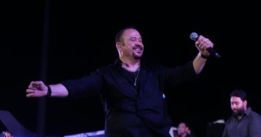 هشام عباس يتألق بأجمل أغانيه في حفل ختام مهرجان رشيد للموسيقى والغناء 