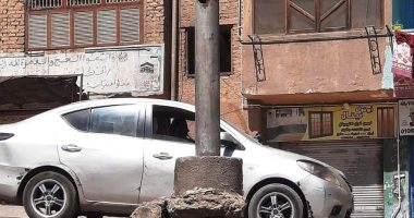 إزالة عمود كهرباء آيل للسقوط استجابة لشكاوى المواطنين بأسوان