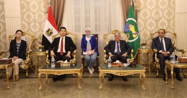 محافظ المنيا يستقبل سفير كوريا الجنوبية بمصر ويصطحبه في جولة على كورنيش النيل
