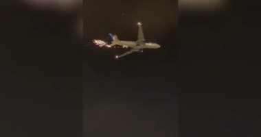 طائرة تهبط اضطراريا فى مطار نيوارك بعد اندلاع الشرر بها.. فيديو وصور