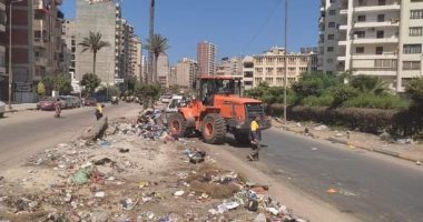 رفع 77 طن مخلفات وأتربة بشوارع حي المنتزه ثان في الإسكندرية
