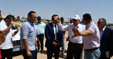 محافظ جنوب سيناء يتابع العمل بمركز الرصد الأمنى وتوصيل المرافق للمنطقة الزرقاء