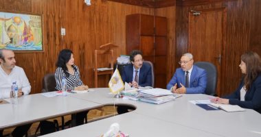 رئيس جامعة طنطا يستقبل وفد الجامعة الأمريكية من مشروع مراكز التطوير المهني 