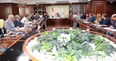 محافظ بني سويف يعقد اجتماعاً لمراجعة الاستعدادات النهائية للعام الدراسي الجديد