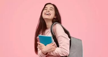 لو رايحة الجامعة ومستعجلة.. إزاى تعتنى ببشرتك في 10 دقائق 