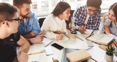 يابنات ياولاد رتبوا أفكاركم وحددوا أهدافكم.. نصائح مفيدة في سنة أولى جامعة 