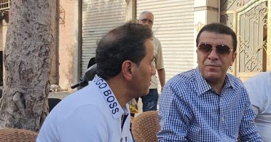 مصطفى كامل يقدم واجب العزاء لأحمد شيبة فى وفاة شقيقه بالإسكندرية.. صور