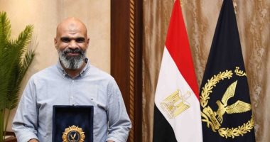 الداخلية تكرم صاحب الموقف البطولي بواقعة طريق مصر السويس