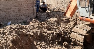 حياة كريمة بالأقصر.. استمرار تركيب كابلات أرضية ومد شبكات الصرف بقرية النمسا