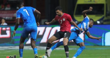 60 دقيقة.. منتخب مصر يتقدم على ليبيريا بالهدف الثانى من رأسية عبد المنعم.. صور