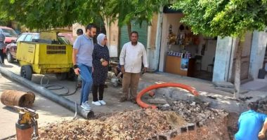 توصيل مياه الشرب وإصلاح خط صرف صحى بمدرستين فى المنتزه بالإسكندرية