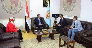 رئيس جامعة سوهاج يستقبل وفد القومى لحقوق الإنسان لتنفيذ خطة التوعية لمنسوبيها