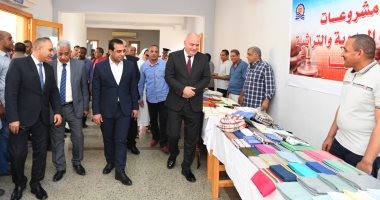محافظ قنا يشهد الاحتفال باليوم العالمى للسياحة فى معبد دندرة.. صور