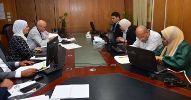 محافظة الأقصر تشارك بقوة فى دعم ملف التغيرات المناخية قبل قمة المناخ.. لجنة لاختيار عدد من المشروعات الذكية الخضراء.. ووحدة السكان تنظم ندوات توعية بمخاطر التغيرات المناخية.. وتوقيع 72 ميثاق شرف حول الملف.. صور