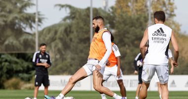بنزيما يعود إلي تدريبات ريال مدريد بعد غياب 17 يومًا