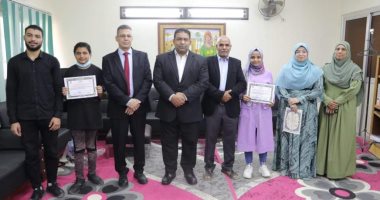 مدير تعليم الوادى الجديد يكرم أوائل الجمهورية فى مسابقات الإبداع والمسرح