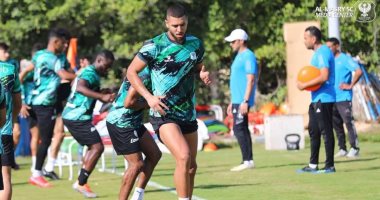 عمرو طارق ينتظم في معسكر المصري ببرج العرب بعد توقيع عقود انتقاله للفريق