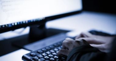 تقرير: أوكرانيا تعتقد أن روسيا على وشك أن تضربها بهجمات إلكترونية "ضخمة"