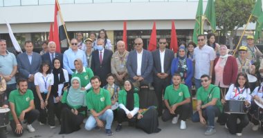 محافظ القليوبية يستقبل "كرفان" وزارة الشباب للتوعية البيئية.. صور 