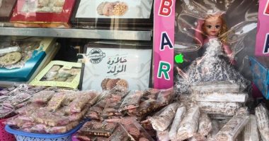 محيط مسجد سيدى أحمد البدوى قلعة صناعة وبيع حلوى المولد بالغربية.. قبلة للمواطنين من جميع المحافظات المحيطة للشراء.. الأهالى: أجواء روحانية وحلوى بطعم المولد.. والبائعون: الإقبال كبير هذا العام والأسعار مناسبة