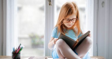 لو بيغلبك في المذاكرة.. نصائح تساعد الطفل على تذكر المعلومات بسهولة